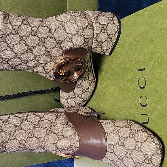 GUCCI beige and ebony GG Supreme boots size 8.5, with box and dust bags. - Picture 4 of 9
